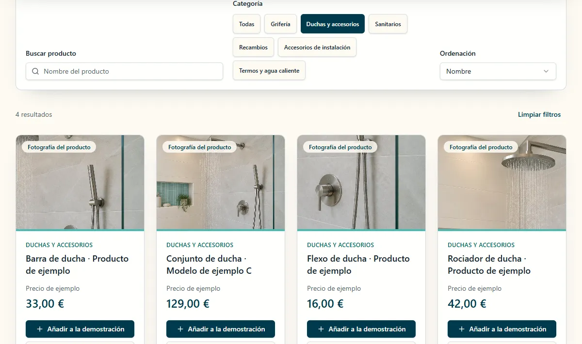 Catálogo de la tienda de la maqueta de fontanería, filtrado por duchas y accesorios: cuatro productos con foto, precio y botón de añadir